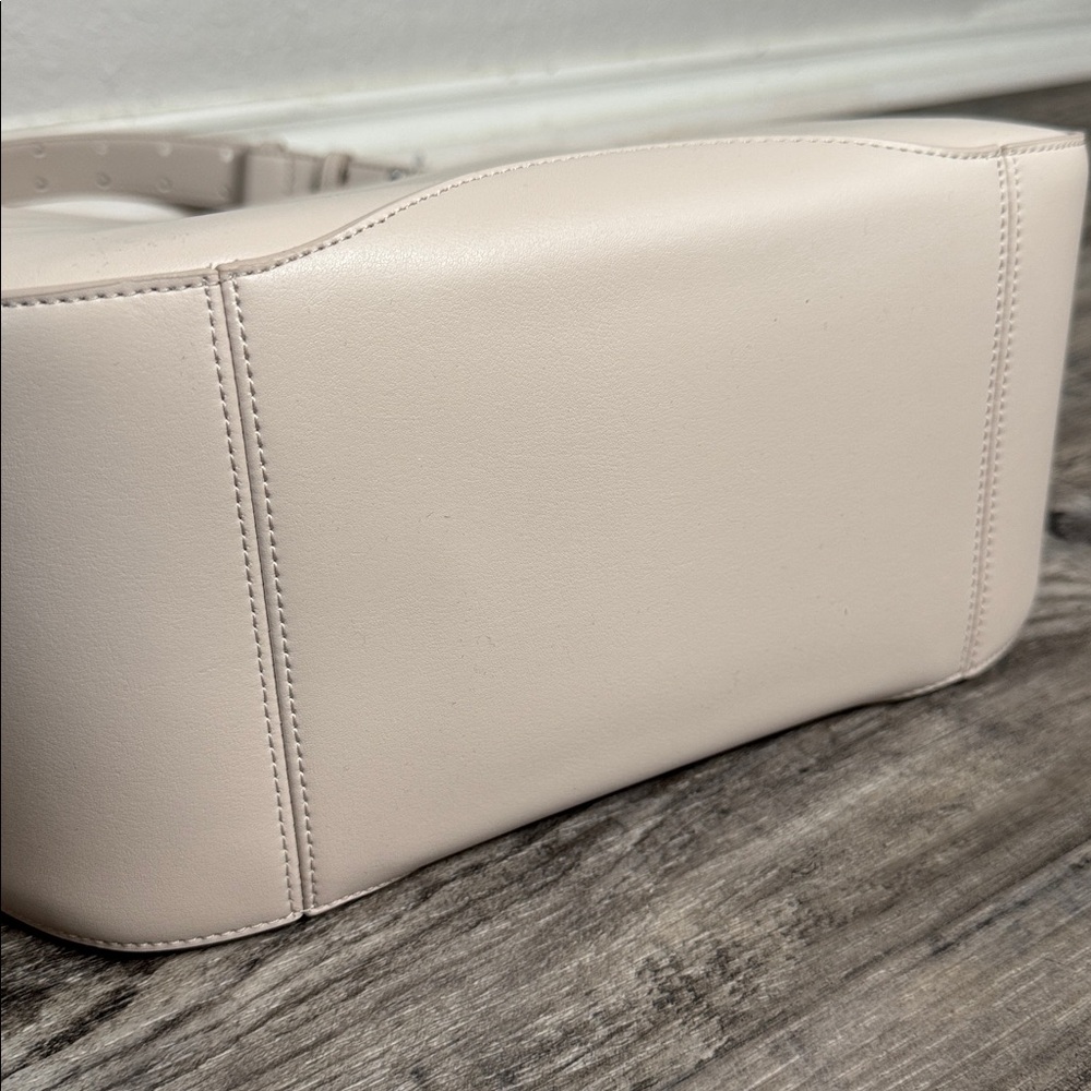 Lululemon Leather Alternative Shoulder Bag 8L Cream Cashew Vegan Handbag Trendy - Picture 9 of 11